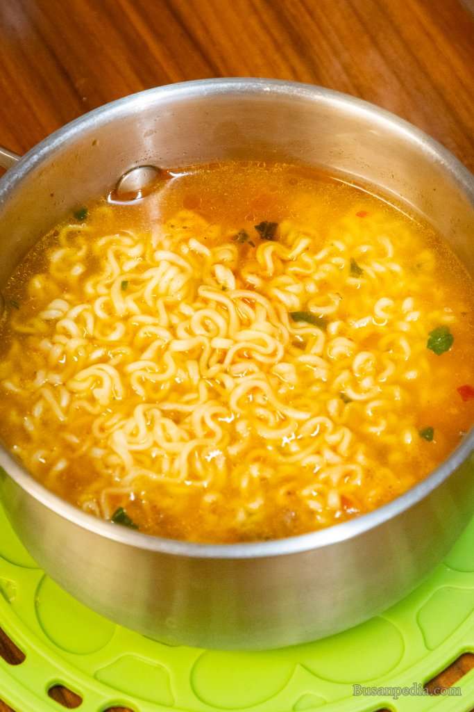 Korean Ottogi Jin Ramen Cooked
