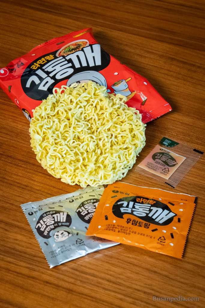 Korean Ramyeon Nonghsim Ramyun King Kim Tong Kkae What are inside