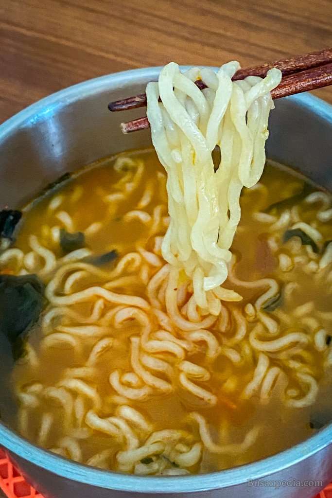 Nongshim Neoguri Korean Spicy Seafood Ramen